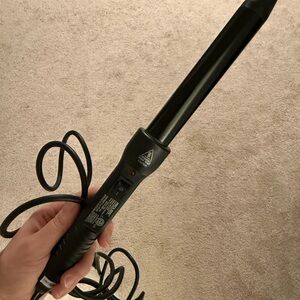 Black Curling Wand